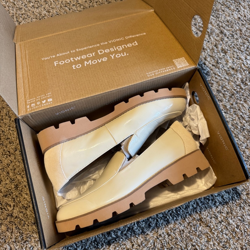 Vionic Kensley Slip On Loafer Cream Women’s 8.5